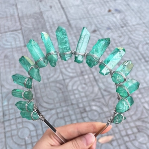Serre-tête couronne luxueux en cristal vert avec quartz brut pour décoration de mariage