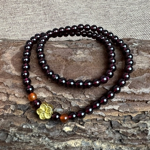 Double-layer garnet and red agate beaded bracelet with a gold plum blossom charm
