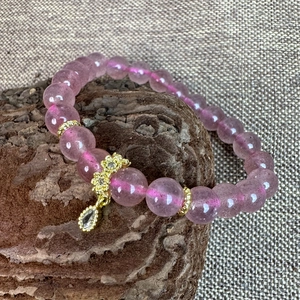 Bracelet en Perles de Quartz Fraise Naturel Avec Séparateurs Fleurs Plaqués Or Pendentif en Zircone Bijoux Femme