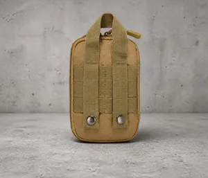 Vue arrière de la pochette tactique MOLLE avec sangle en nylon et boutons-pression