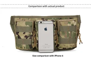 Detail van de camouflage tactische heuptas met een vergelijking van de afmetingen