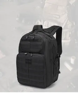 Detailansicht des taktischen Rucksacks aus Nylon mit MOLLE-System und atmungsaktivem Rücken
