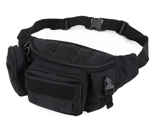 Dettaglio del marsupio tattico nero in nylon con sistema MOLLE e fibbie di chiusura