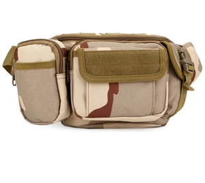 Dettaglio del marsupio tattico mimetico deserto in nylon resistente con fibbie
