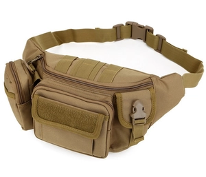 Dettaglio del marsupio tattico kaki con sistema MOLLE e area velcro per le toppe