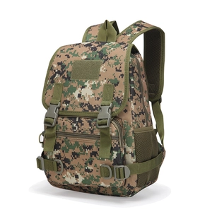 Vue latérale du sac à dos tactique camouflage numérique avec boucles et zone de patch velcro