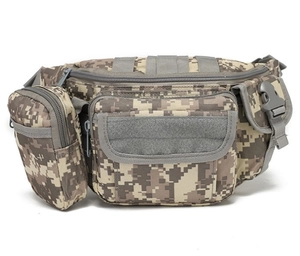 Dettaglio del borsupio tattico camouflage con sistema Molle e fibbie resistenti