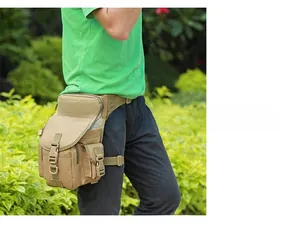 Taktische Beintasche in Khaki aus Nylon mit verstellbaren Gurten in Outdoor-Umgebung