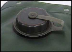 Close-up of the 3L food-grade TPU water bladder featuring a black screw cap and lanyard