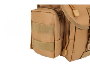 Detailansicht der taktischen Beintasche Seitentasche aus khaki Oxford-Stoff mit MOLLE-System