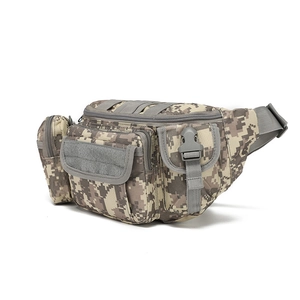 Vue détaillée de la sacoche tactique à poches multiples avec motif camouflage désert