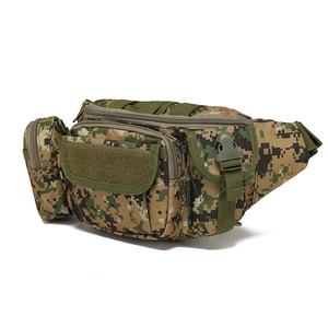 Détail du sac banane tactique camouflage numérique avec compartiments multiples et boucle