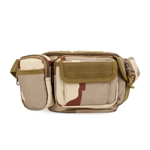 Détail d'un sac banane tactique camouflage avec rabat velcro et poche zippée robuste
