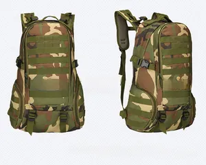 Détail du sac à dos tactique camouflage jungle avec système de sangles Molle robuste