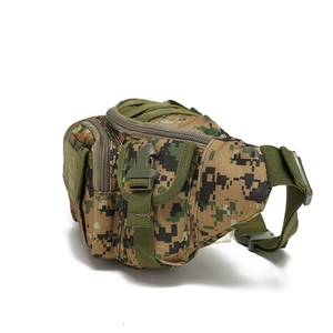 Détail du sac banane tactique camouflage avec compartiments et boucles de réglage