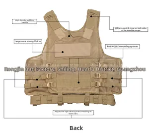 Detail van tactisch vest in kaki met MOLLE-systeem en ademende mesh-stofafwerking