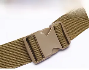 Détail de la boucle tactique haute résistance et de la sangle en nylon de la sacoche