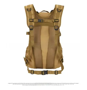 Détail des bretelles en maille ergonomiques et du rembourrage dorsal du sac à dos tactique