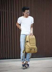 Vue détaillée du sac à dos tactique kaki 35L avec système de sangles MOLLE robuste