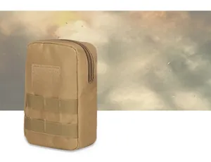 Détail de la pochette tactique kaki molle avec zone velcro et tissu en nylon robuste