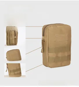 Vue détaillée de la pochette tactique kaki avec système MOLLE et zone velcro