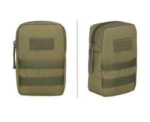 Détail de la pochette tactique MOLLE vert armée avec panneau velcro et nylon résistant