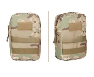Détail de la pochette tactique EDC camouflage CP avec système MOLLE et velcro