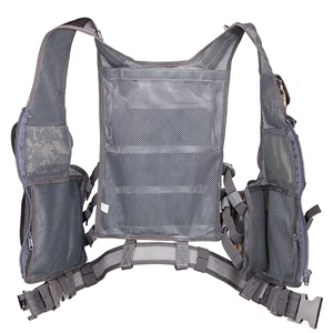 Grijze tactische mesh-vest met meerdere zakken en verstelbare nylon banden