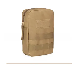 Vue latérale de la pochette tactique EDC en nylon kaki avec système Molle et velcro