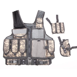 Tactisch mesh vest met digitaal camouflagepatroon inclusief drievoudige tas en holster