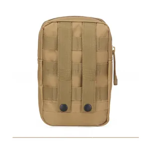 Vue arrière de la pochette tactique coyote brown avec système MOLLE et boutons