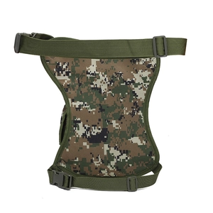 Detailansicht der taktischen Beintasche im Camouflage-Design mit verstellbaren Gurten