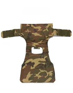 Détail du gilet tactique camouflage avec sangles velcro latérales ajustables