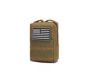 Detailansicht der taktischen MOLLE-Tasche in Coyote Brown mit US-Flaggen-Patch und Nylongewebe