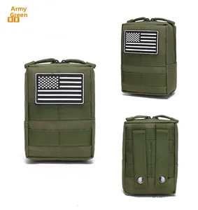 Detailansicht der olivgrünen MOLLE Taktik-Tasche mit USA-Patch und Befestigungsgurten