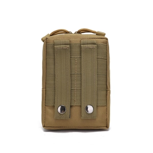 Taktische MOLLE Zubehörtasche in Khaki Nylon mit doppelten Druckknöpfen auf weißem Hintergrund