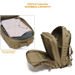 Vue macro de la capacité du sac à dos tactique montrant le rangement principal