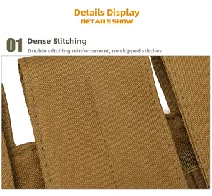 Gros plan de la pochette tactique montrant les coutures doubles renforcées durables