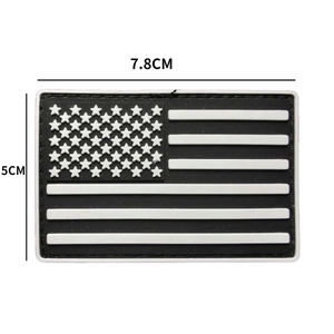 Vista detallada del parche táctico de bandera USA en PVC con relieve 3D de estrellas