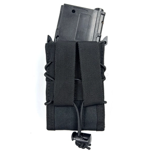 Vue de dessus de la poche tactique noire 5.56 molle avec sangle réglable en nylon