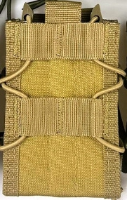 Vue de près de la pochette tactique en nylon avec sangles Molle et cordon élastique