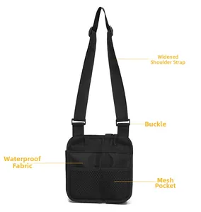 Détail du sac en tissu oxford étanche avec bandoulière élargie et poches filet