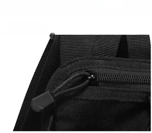 Détail du sac de voyage en tissu oxford avec fermetures éclair en paracorde résistante
