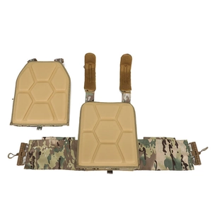 Dettaglio del gilet tattico 1000D Multicam con imbottitura traspirante esagonale