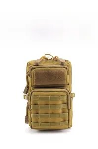 Gedetailleerd vooraanzicht van de tactische nylon heuptas in coyote bruin met MOLLE