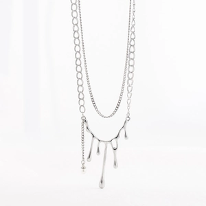 Collier double couche en acier titane argenté avec pendentif lave fluide et perle