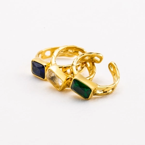 Set de tres anillos de cadena bañados en oro con cristales azules, blancos y verdes
