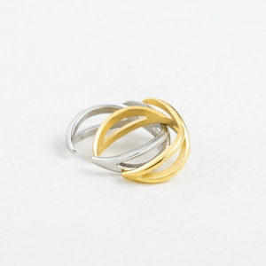 Moderne vervlochten goud- en zilvergrijze roestvrijstalen ringen met minimalistisch design
