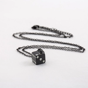 Collier Pendentif Dé en Acier Inoxydable Hip Hop Longue Chaîne Cube Noir Bijoux pour Hommes Femmes Punk Streetwear