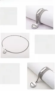 Dettaglio della collana in acciaio inossidabile placcato sottovuoto con smiley dollar